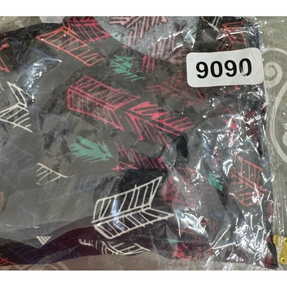 NWT LuLaRoe Gigi Tee XS Black Arrow Feather Boho Indie Y2K Stretch Shirt Top - Picture 8 of 8